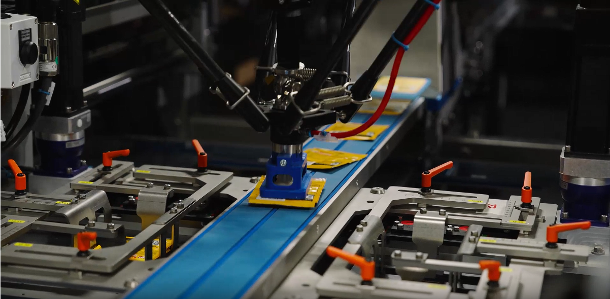 Robot picking seasoning sachets using vision position data