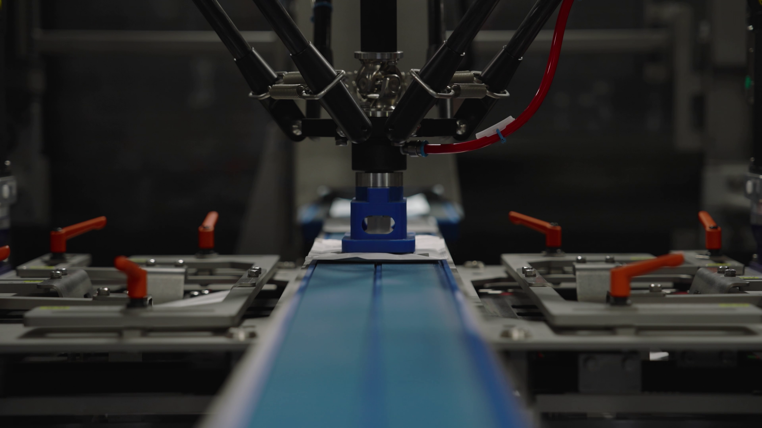 Robot picking seasoning sachets